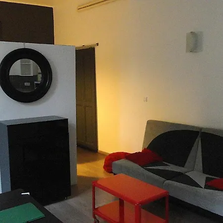 Un Calme Au Milieu Des Theatres Avignon
